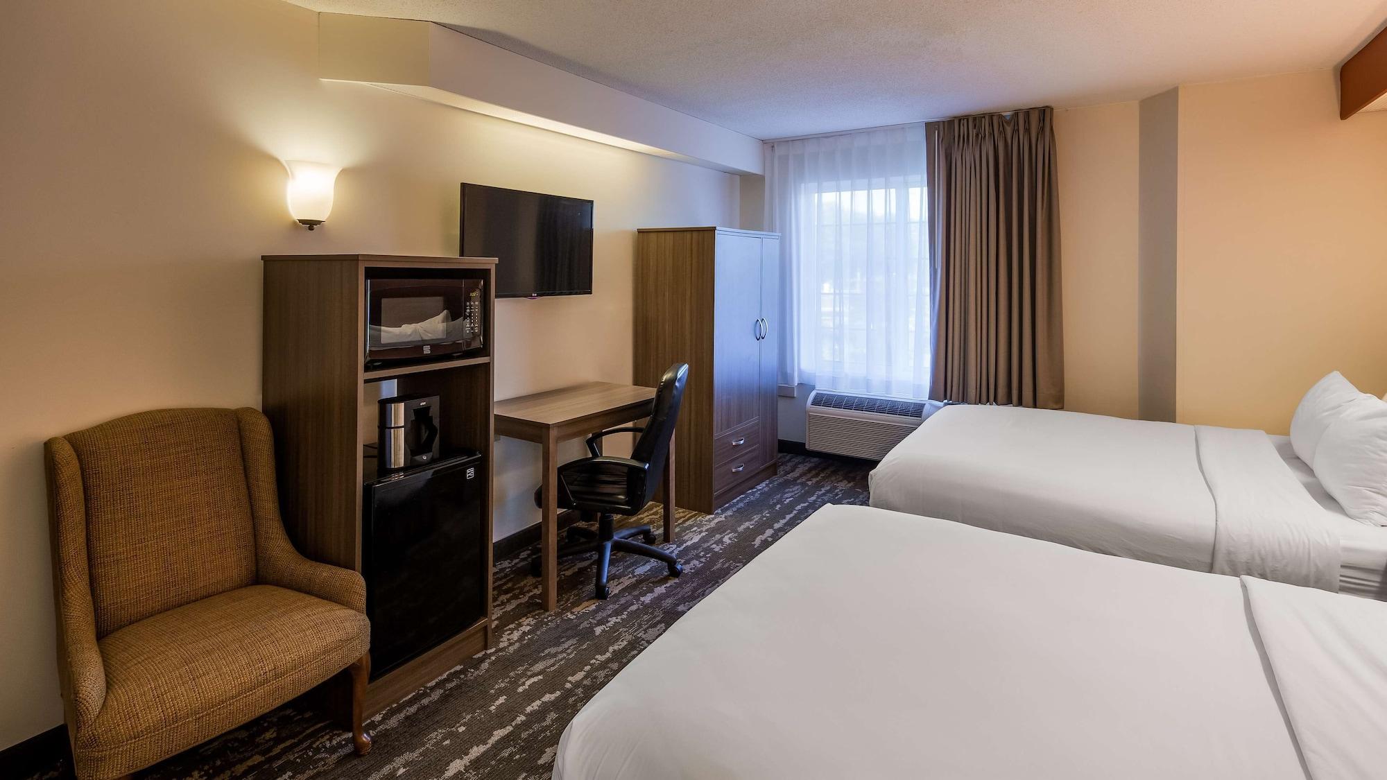Charlevoix Inn & Suites Surestay Collection By Best Western Eksteriør billede