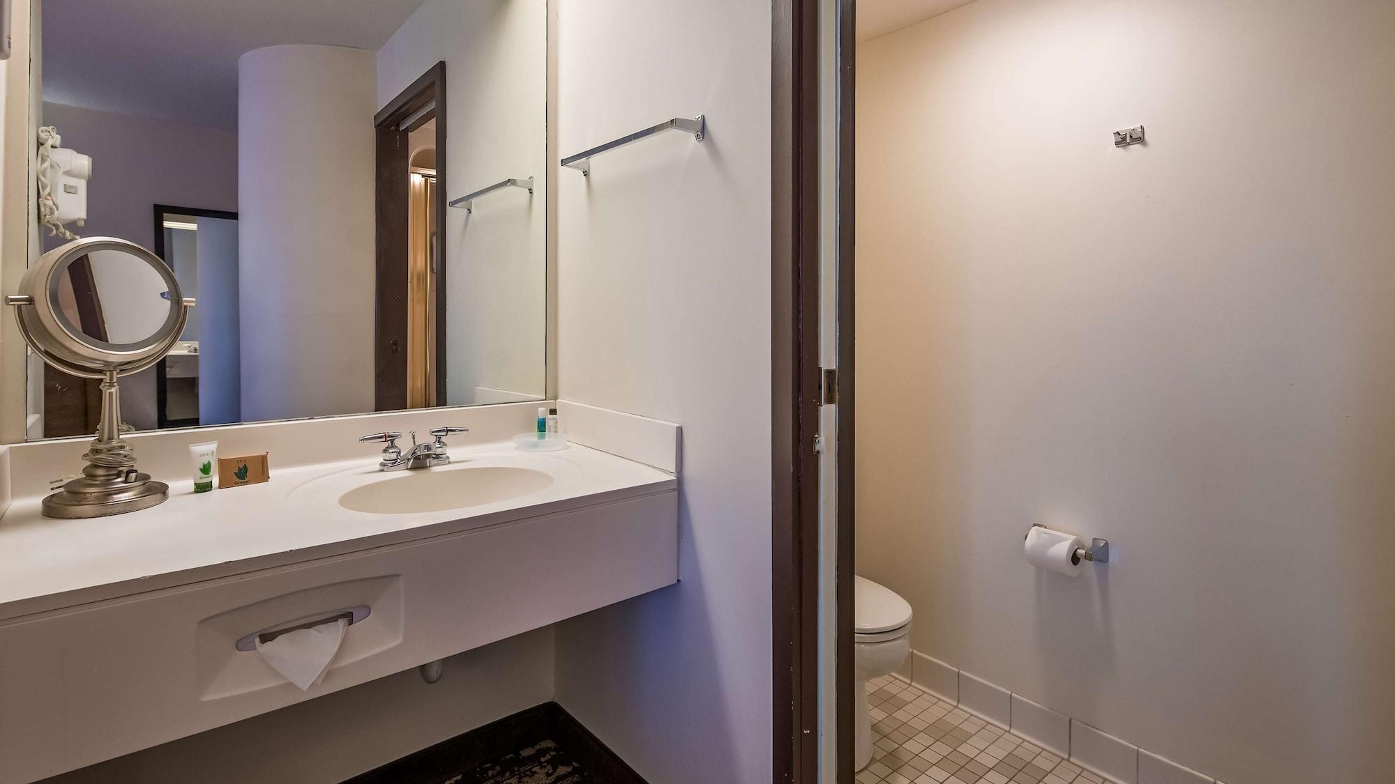 Charlevoix Inn & Suites Surestay Collection By Best Western Eksteriør billede