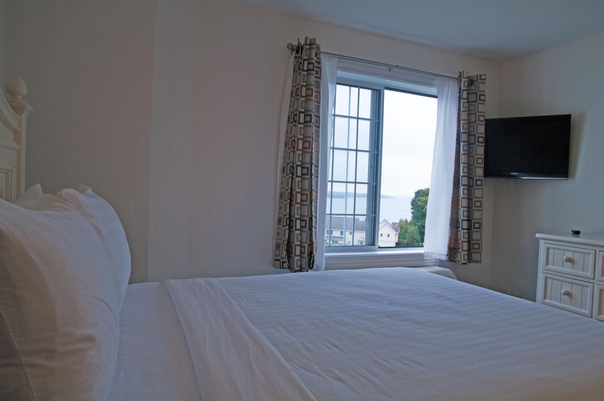 Charlevoix Inn & Suites Surestay Collection By Best Western Eksteriør billede