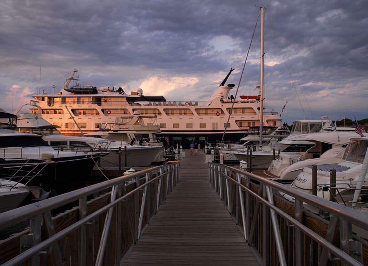 Charlevoix Inn & Suites Surestay Collection By Best Western Eksteriør billede