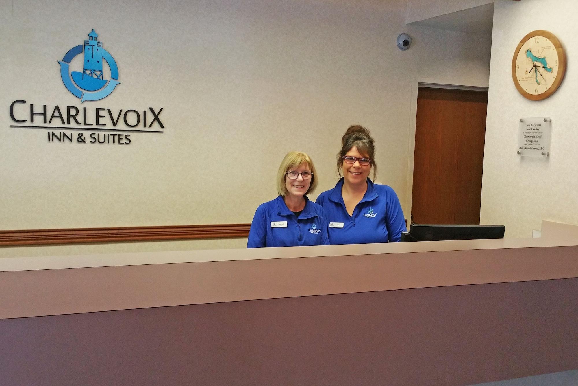 Charlevoix Inn & Suites Surestay Collection By Best Western Eksteriør billede