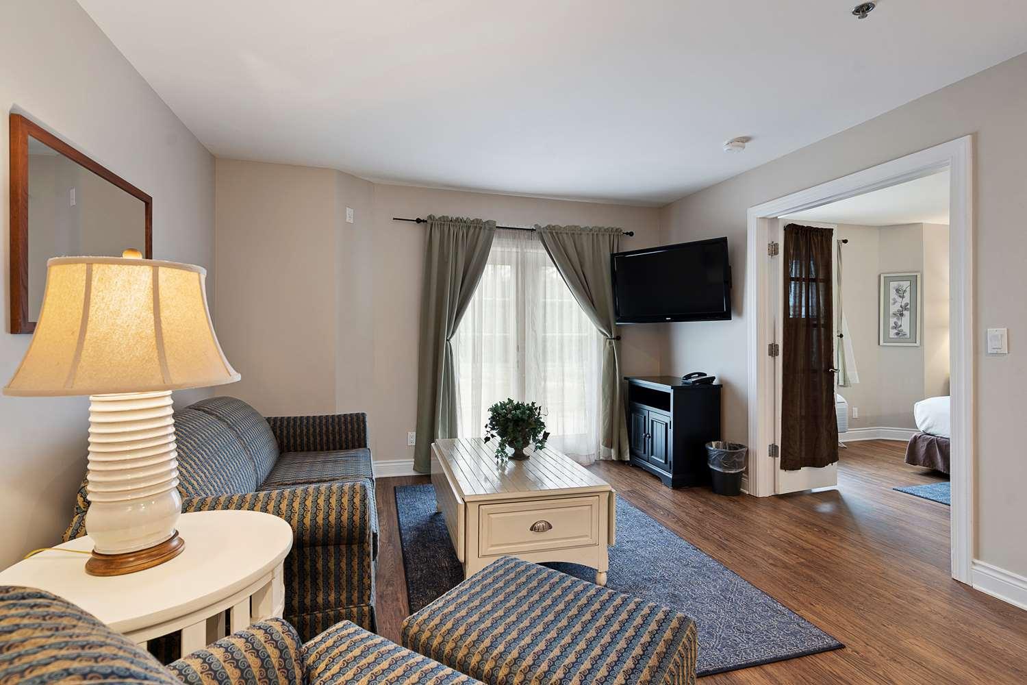 Charlevoix Inn & Suites Surestay Collection By Best Western Eksteriør billede
