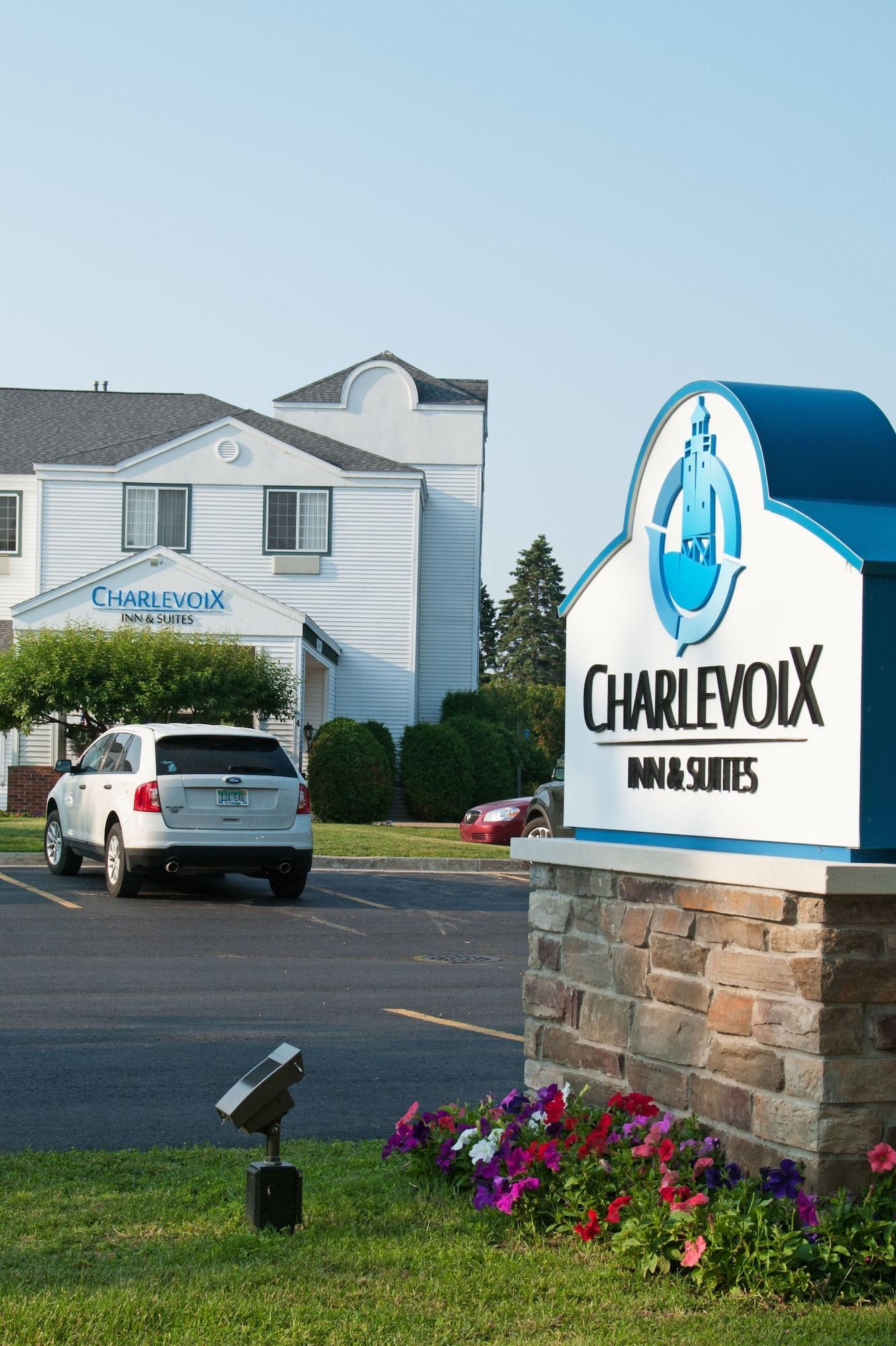 Charlevoix Inn & Suites Surestay Collection By Best Western Eksteriør billede