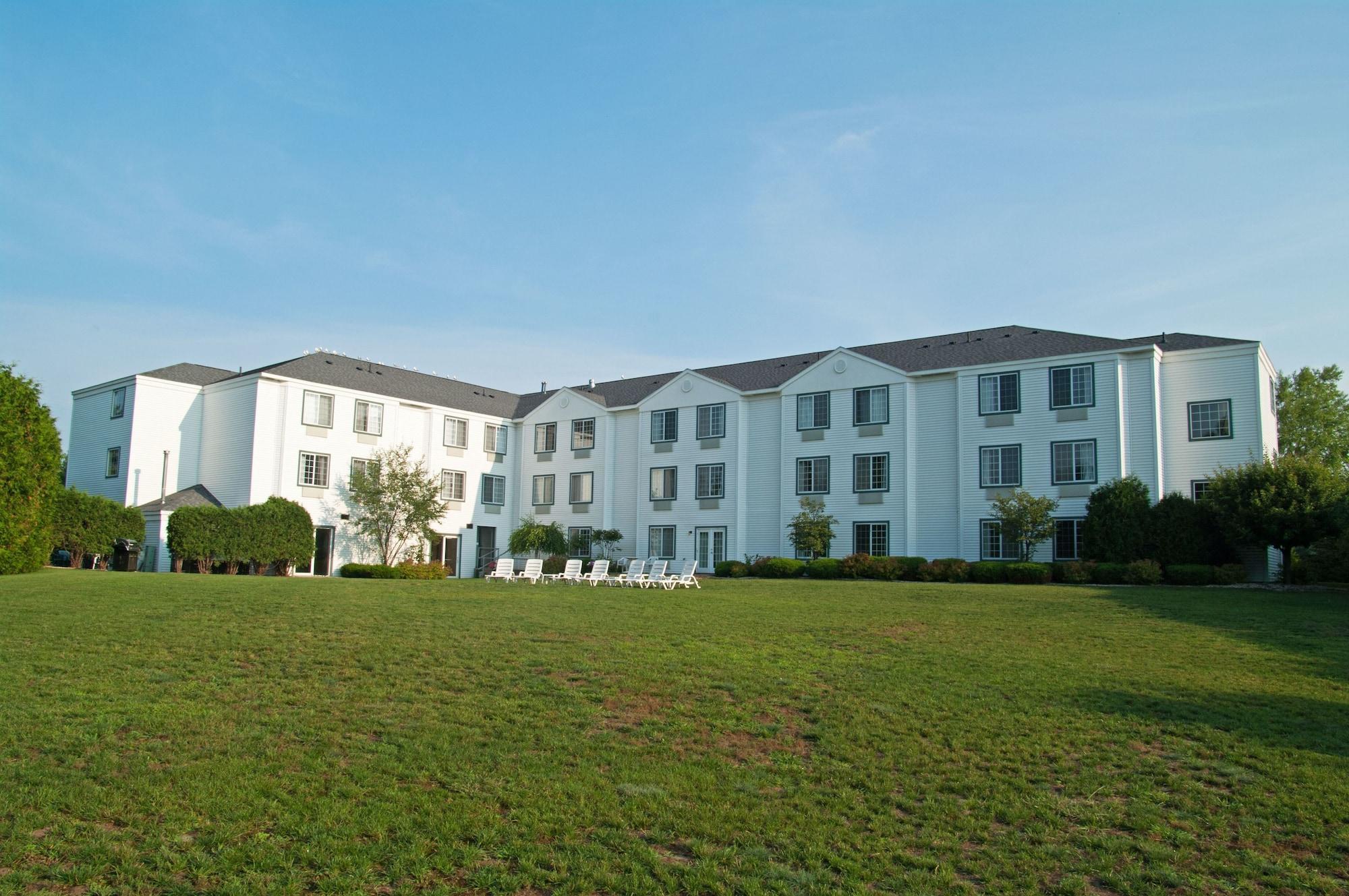 Charlevoix Inn & Suites Surestay Collection By Best Western Eksteriør billede
