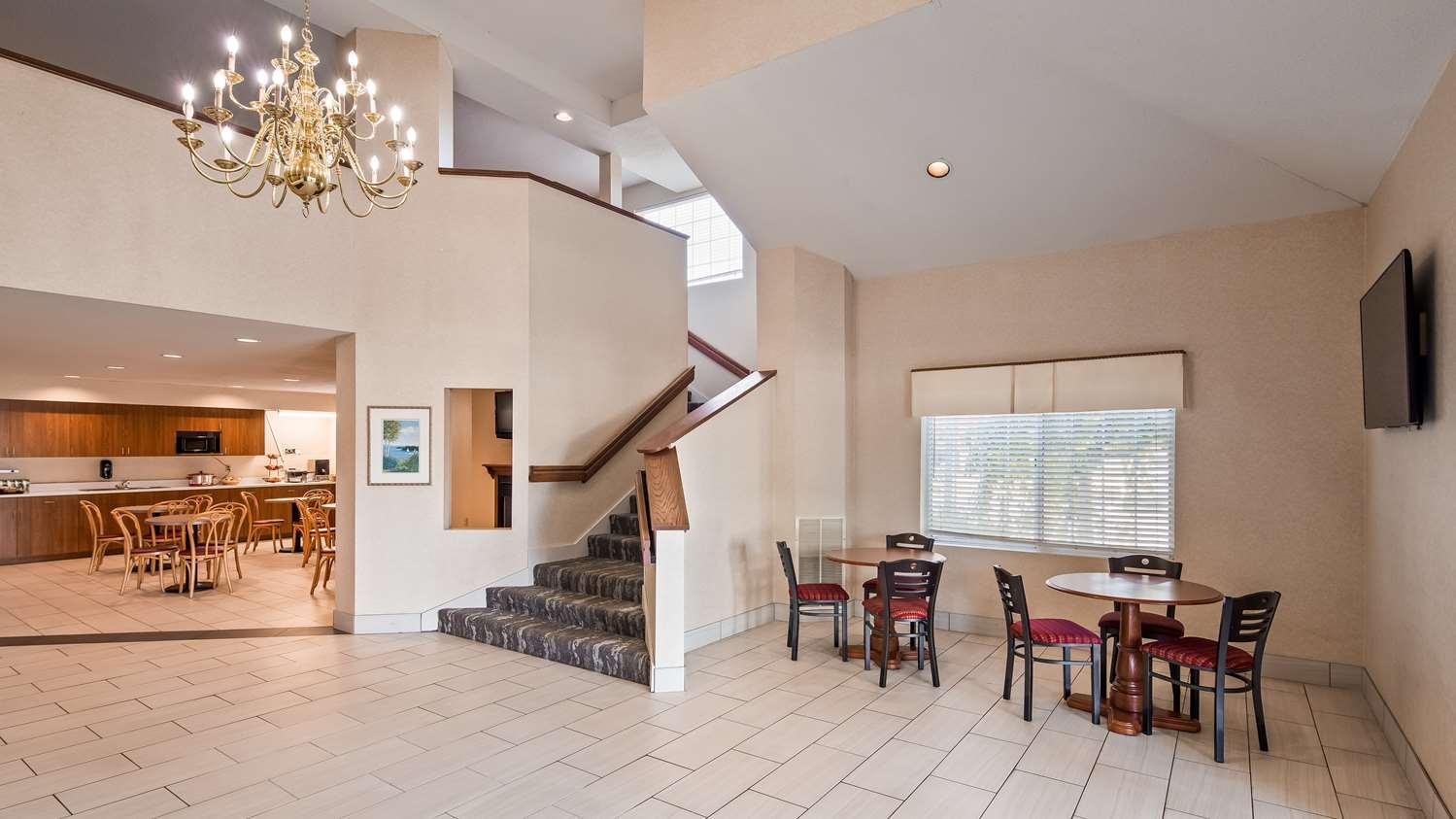 Charlevoix Inn & Suites Surestay Collection By Best Western Eksteriør billede