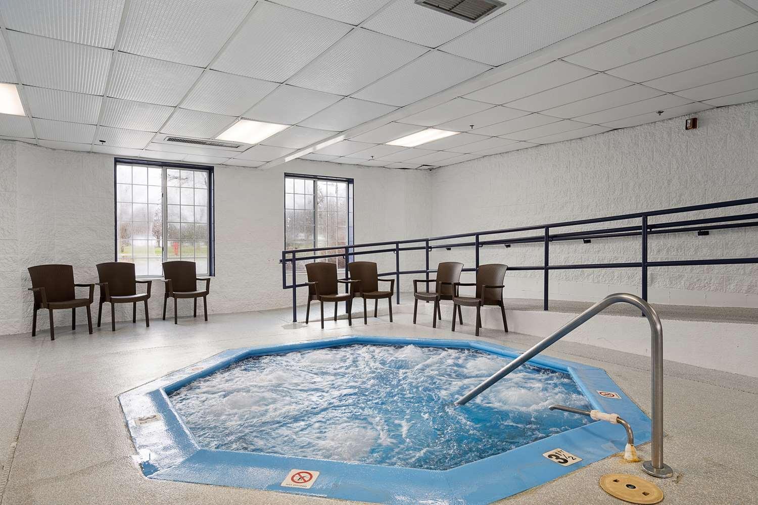 Charlevoix Inn & Suites Surestay Collection By Best Western Eksteriør billede