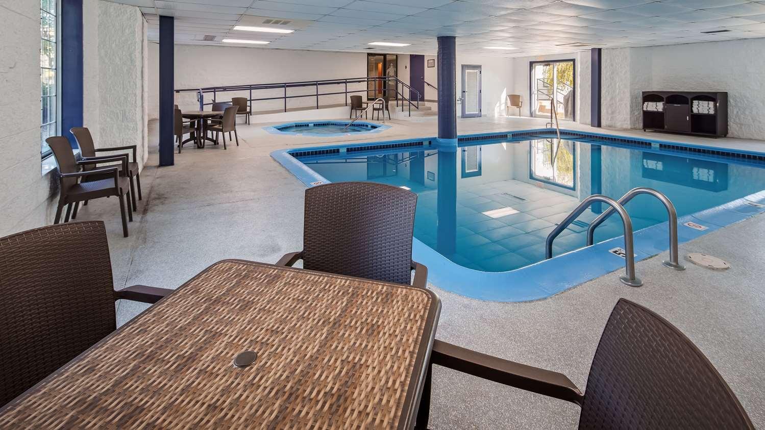 Charlevoix Inn & Suites Surestay Collection By Best Western Eksteriør billede