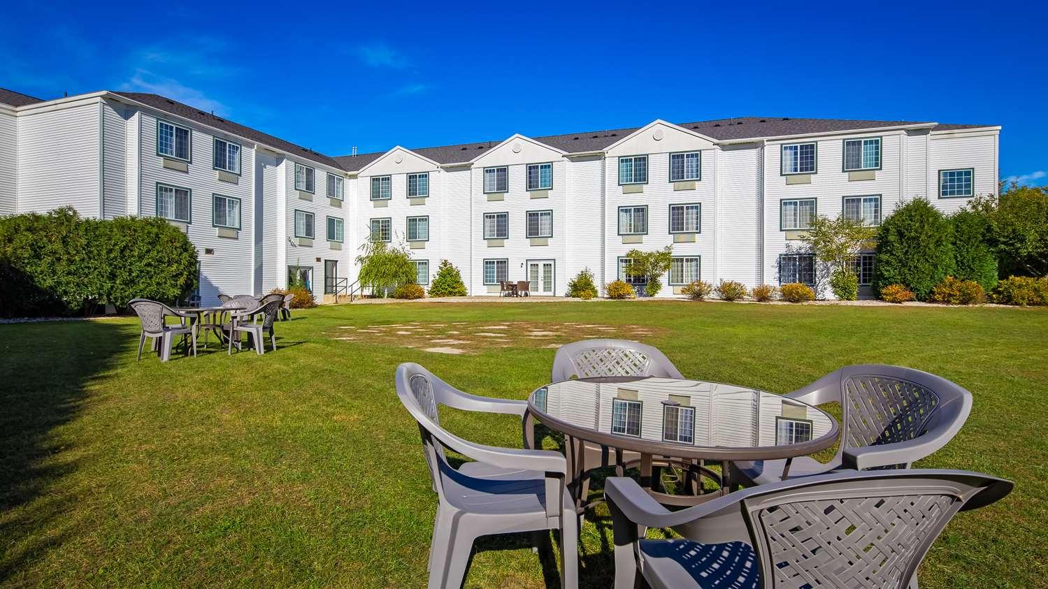 Charlevoix Inn & Suites Surestay Collection By Best Western Eksteriør billede