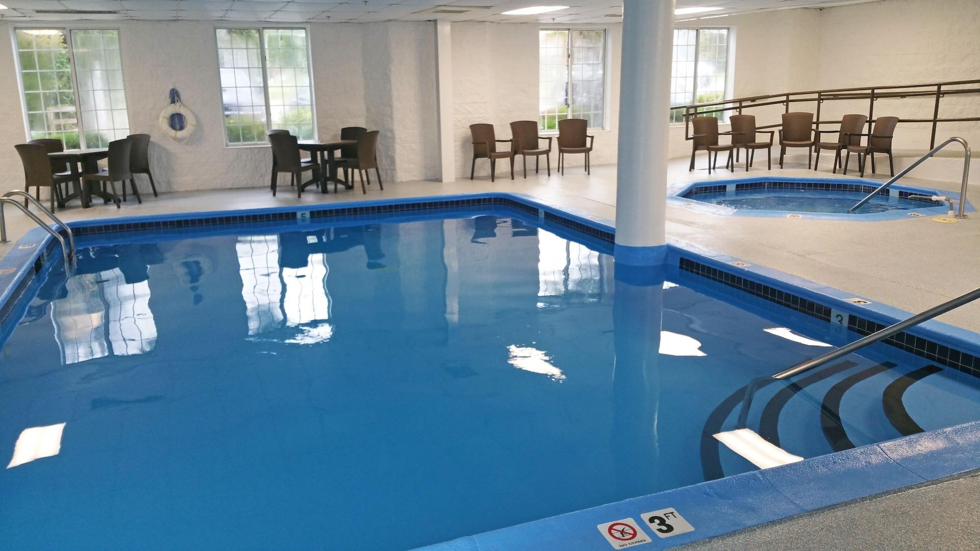 Charlevoix Inn & Suites Surestay Collection By Best Western Eksteriør billede